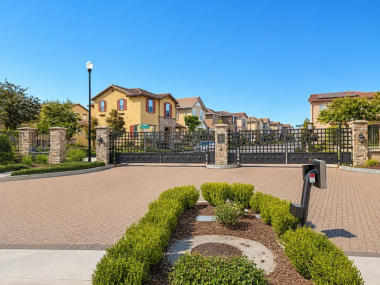 71 Huddlestone Cir — Photo 14