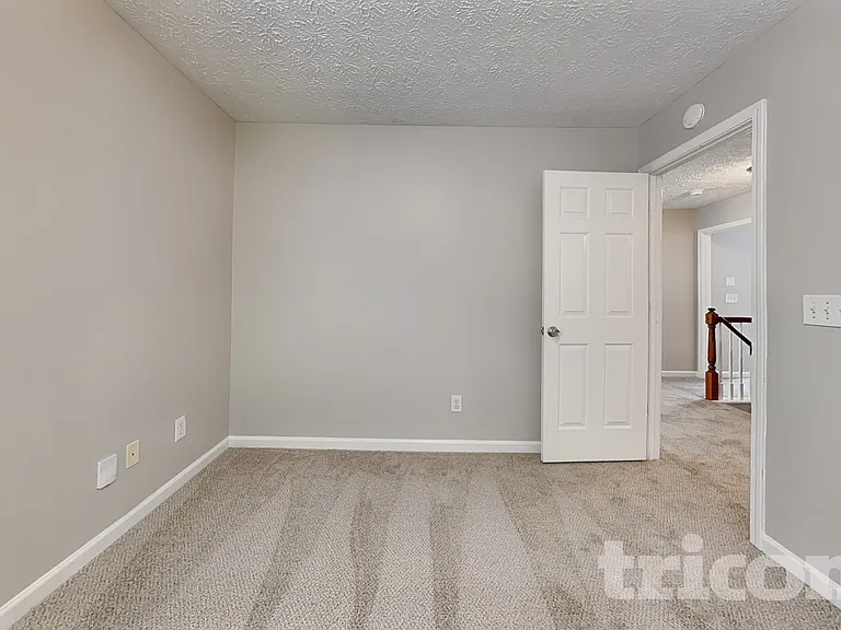 4586 Darrowby Dr — Photo 10