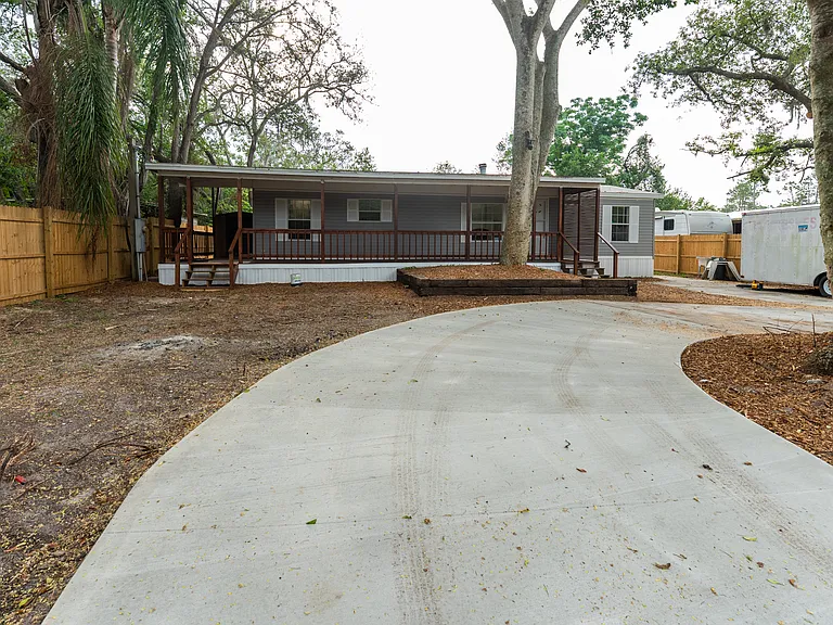 9520 Merton St — Photo 12