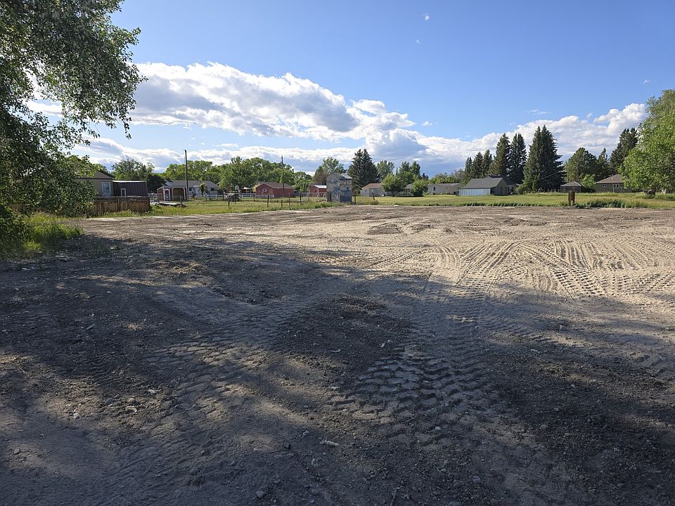 2nd image of 775 3rd St SW