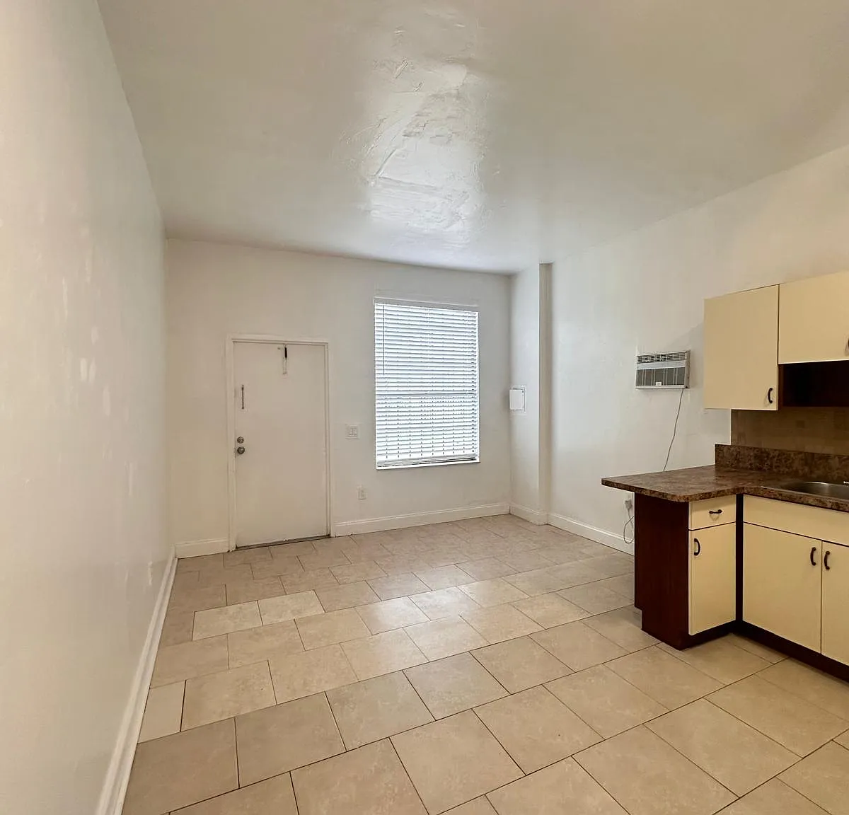 2 bed, 600 sqft, $1,950 — Photo 2