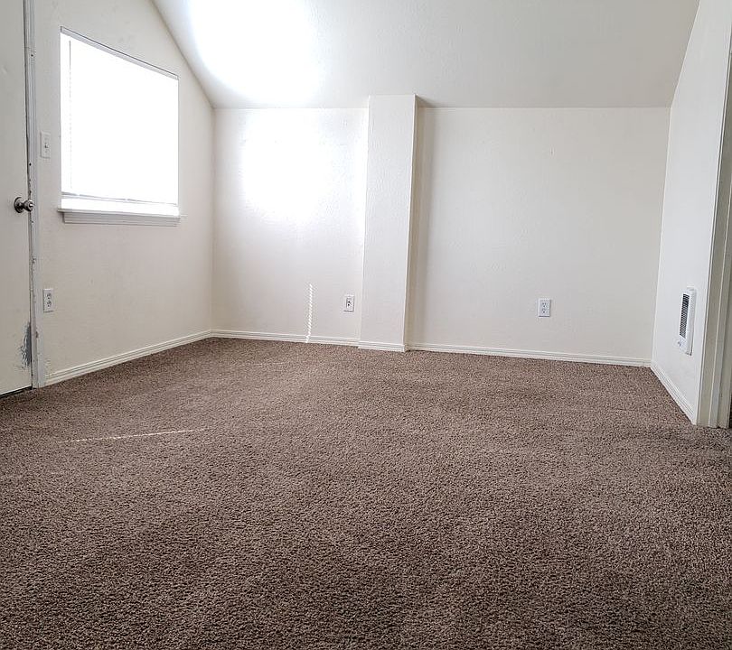 1st image of 1804 Carl St NE Unit 3