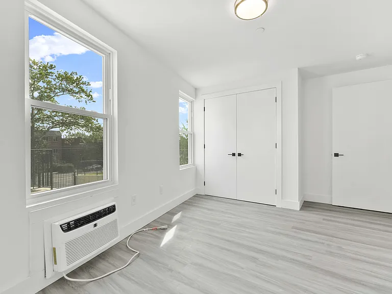 1278 E 222nd St #1 — Photo 8