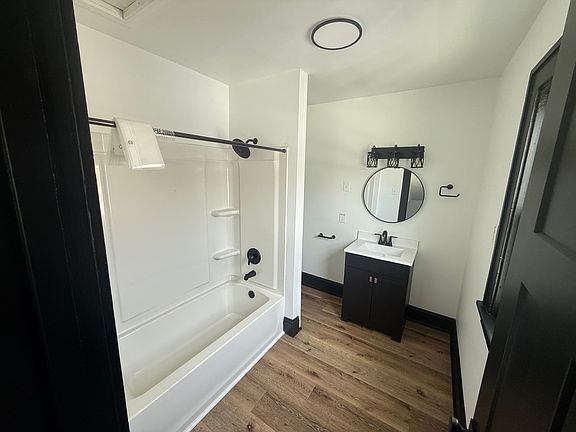 4th image of 7317 Sheridan Rd