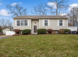 3 Wagner Rd, Medford, NY 11763