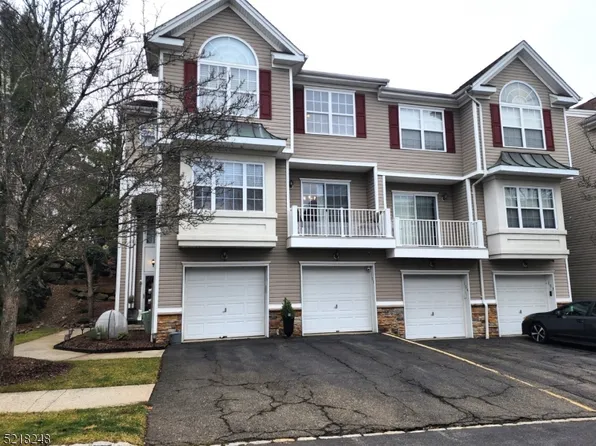 102 Lakeview Ct, Pompton Lakes Boro, NJ 07442