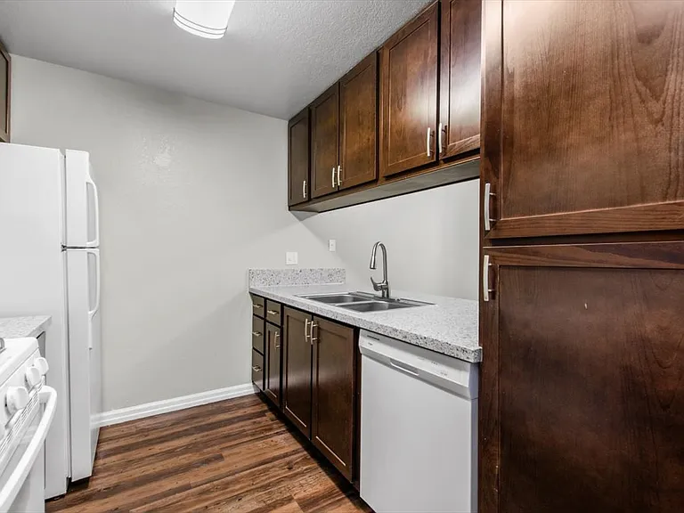 Heather Downs Apartments — Photo 11