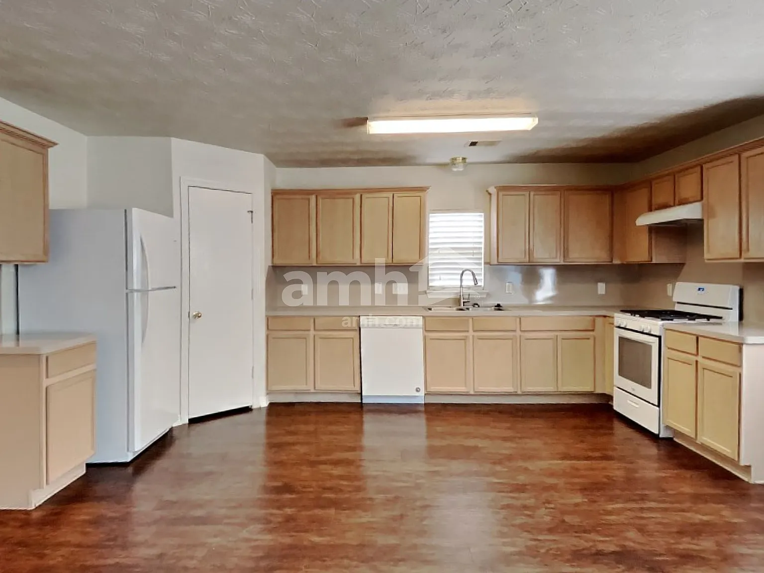 5 bed, 2.5 bath, 2530 sqft, $2,345 — Photo 3