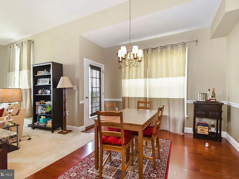 709 Stag Ct — Photo 4