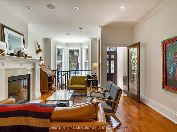 4th image of 466 Wellesley St E