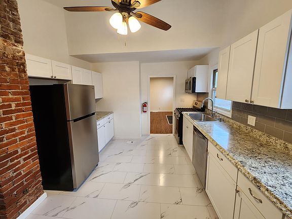 5th image of 701 W Lakeshore Dr