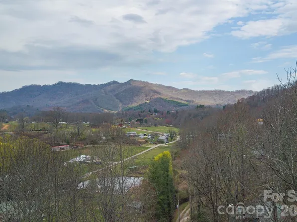 99999 Molasses Way, Waynesville, NC 28785