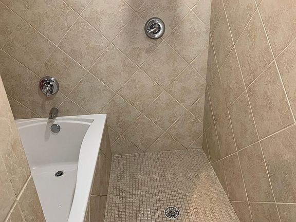 Japanese-Style Shower & Tub