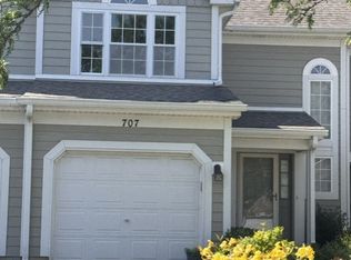 707 Kingsbridge Dr, Carol Stream, IL 60188