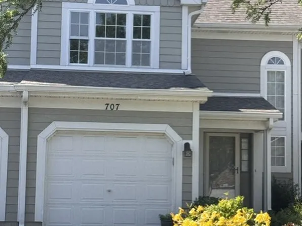 707 Kingsbridge Dr, Carol Stream, IL 60188