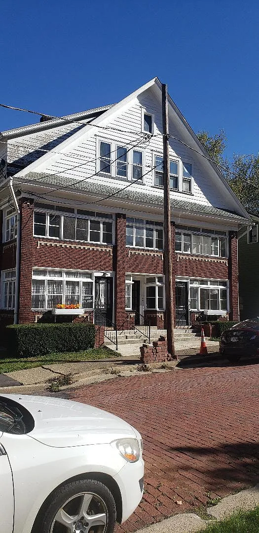 2 bed, 800 sqft, $900 — Photo 1