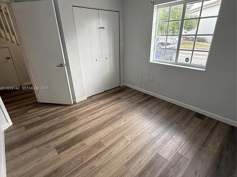 582 SW 2nd Pl — Photo 6