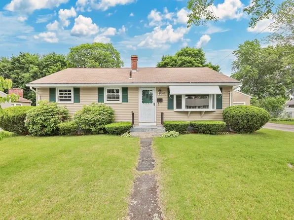 28 Bluegrass Ln, Ludlow, MA 01056