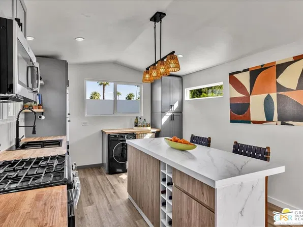 351 Tomahawk St, Palm Springs, CA 92264