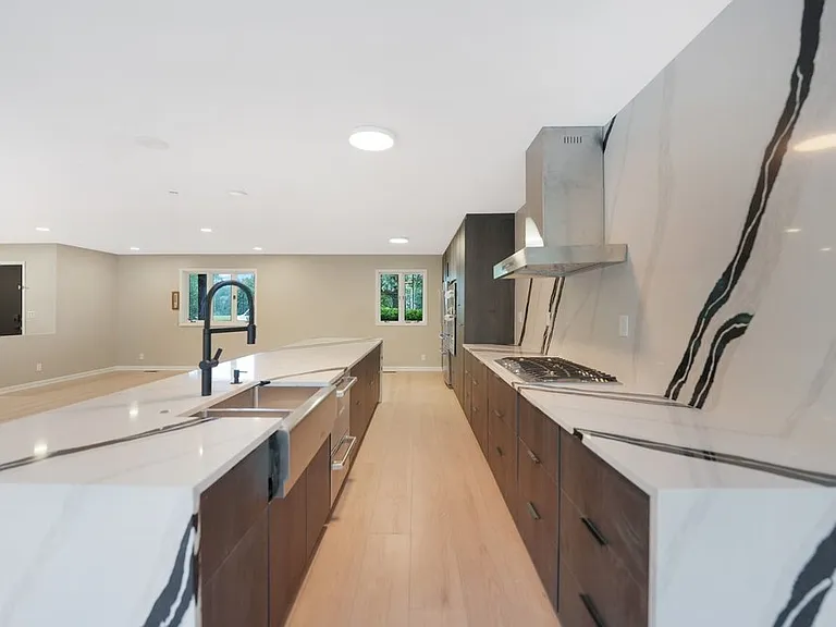 11110 S Highland Dr — Photo 7