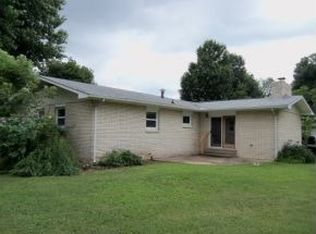 910 S Rosewood Dr, Monett, MO 65708