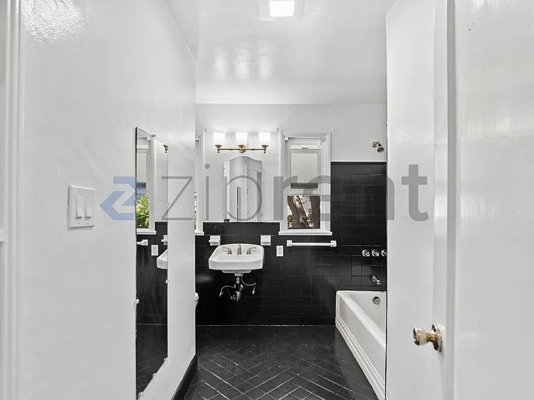 14331 Capri Dr — Photo 23