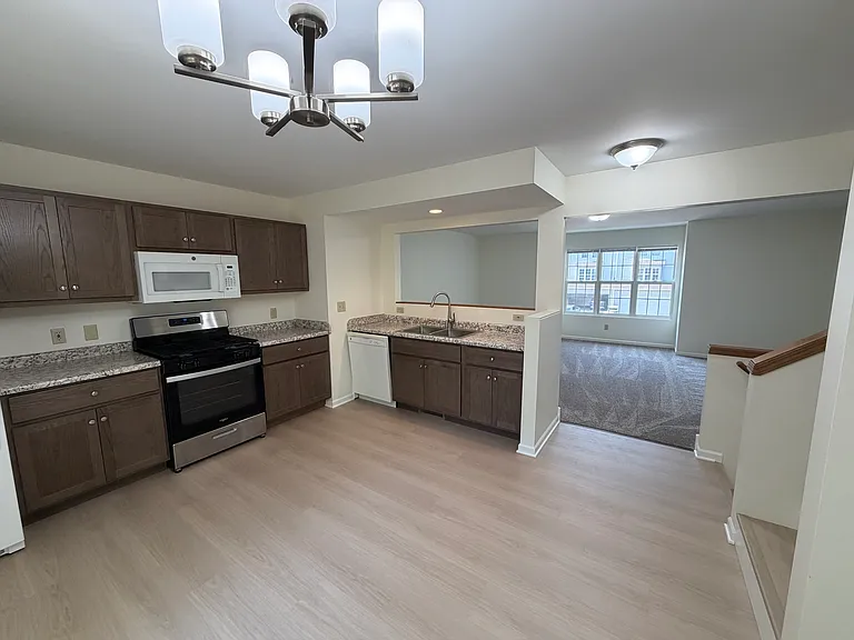 2314 Alan Dr — Photo 4