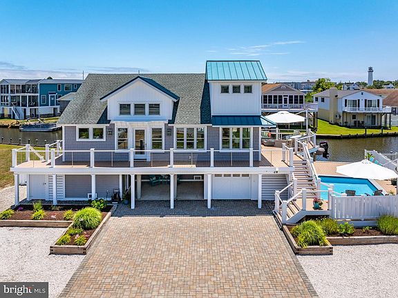 2nd image of 28 Oyster Bay Dr