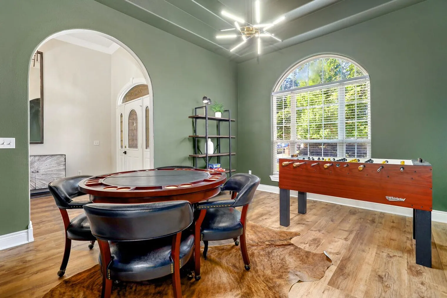 4 bed, 2.0 bath, 2551 sqft, $7,165 — Photo 3