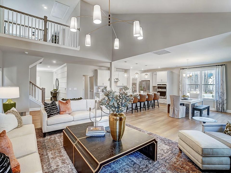 2nd image of 815 Magnolia Acres Ln