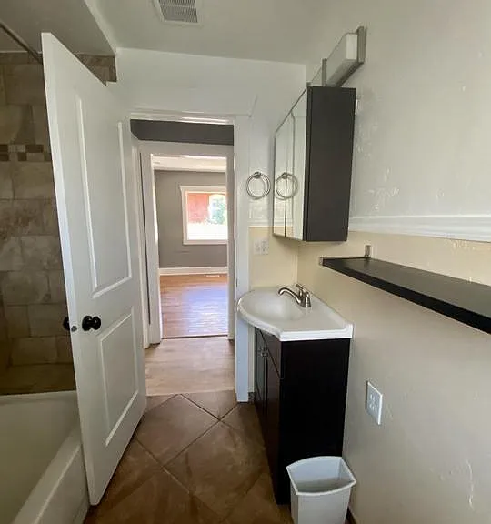 348 E Hollywood Ave — Photo 9