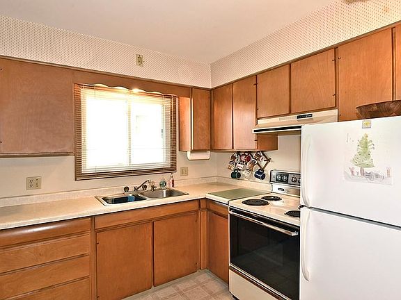 2nd image of 1098 7th Ave NE