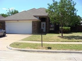 1st image of 819 W Lynn Creek Dr