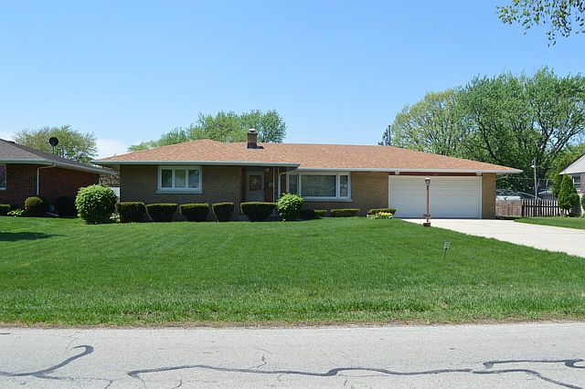1st image of 915 Magnolia Dr