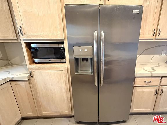 3rd image of 2701 S Harcourt Ave #2701