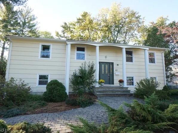 27 Surrey Rd, Clark Twp., NJ 07066