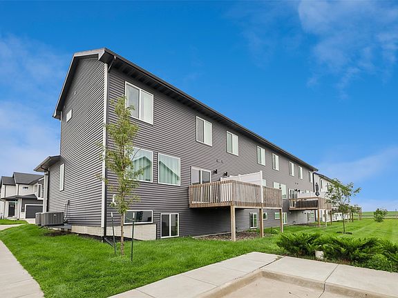 2nd image of 216 NE Country Meadow Lane
