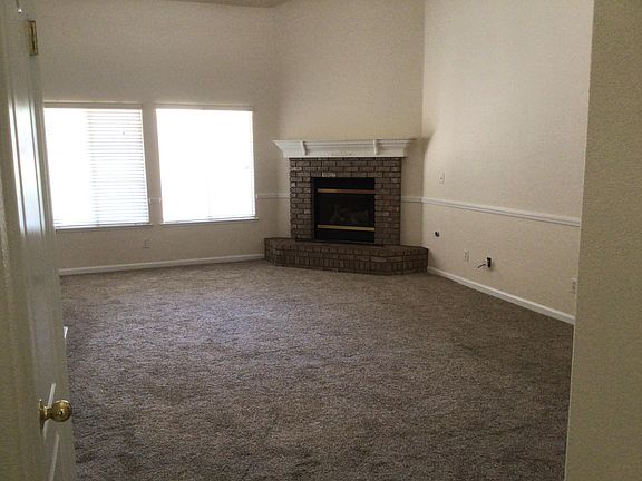 3rd image of 2579 E Everglade Ave