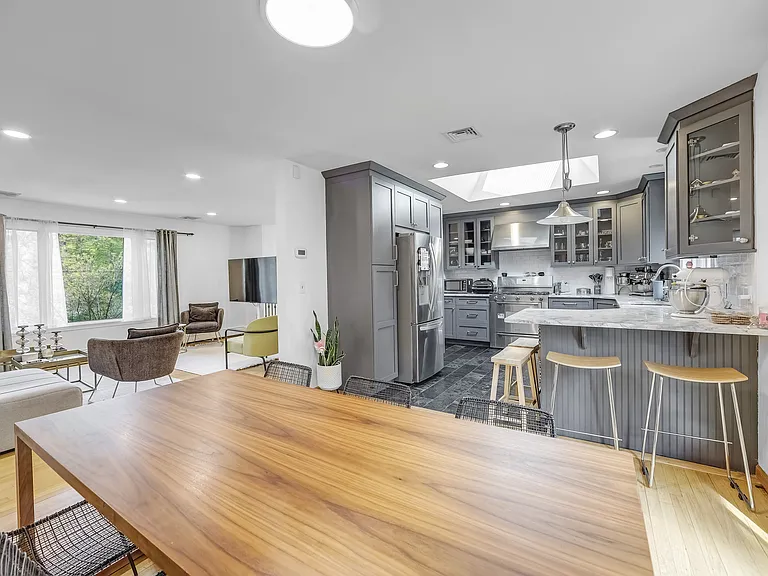 45 Lenox Ave — Photo 9