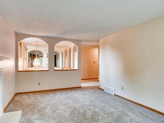 4th image of 318 River Woods Ln