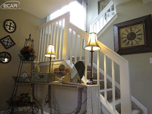 5th image of 16170 Tania Ct