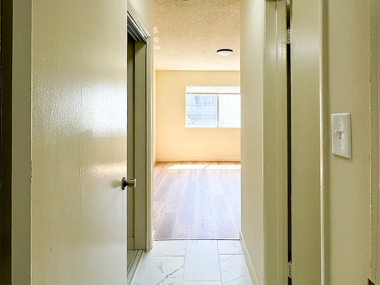 4375 York Blvd #111 — Photo 15