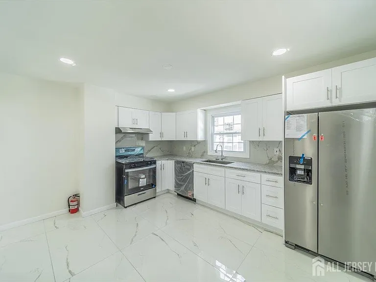 54 Bergen St #1 — Photo 12