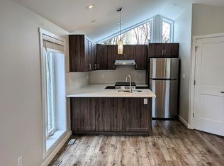 884 Smyth Rd, Ottawa, ON K1G1P6