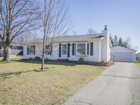 2401 Larick Dr, Marion, IA 52302