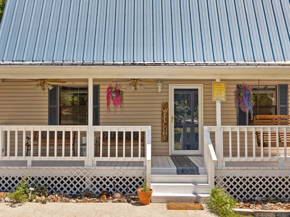 1909 Poe Rd, Soddy Daisy, TN 37379