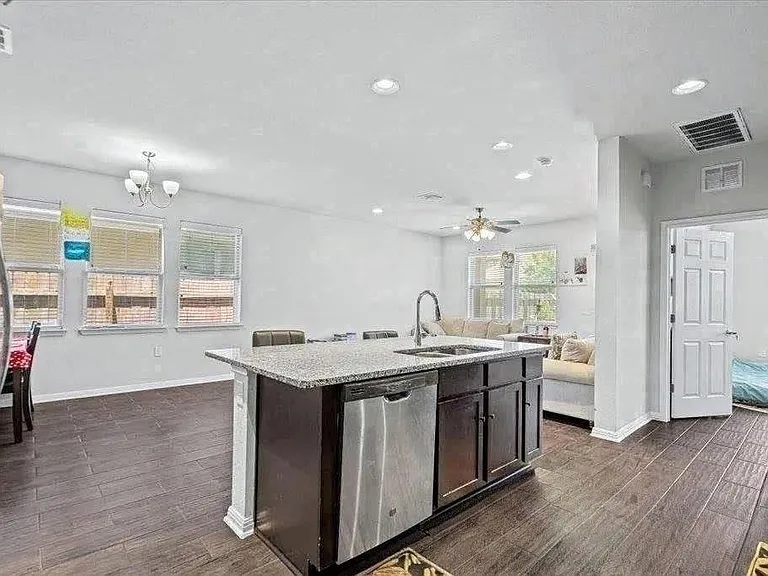 724 Durness Dr — Photo 5