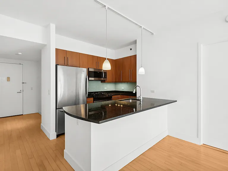 242 E 25th St #9A — Photo 5