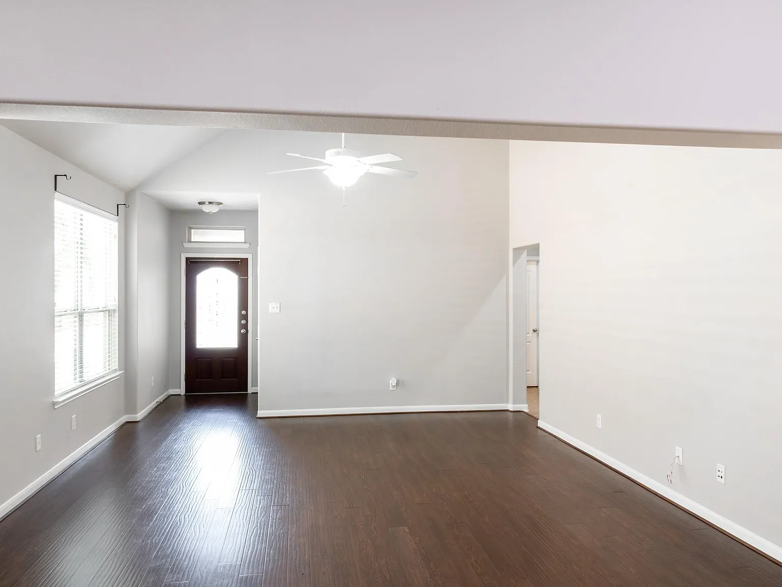 3 bed, 2.0 bath, 1360 sqft, $1,900 — Photo 3