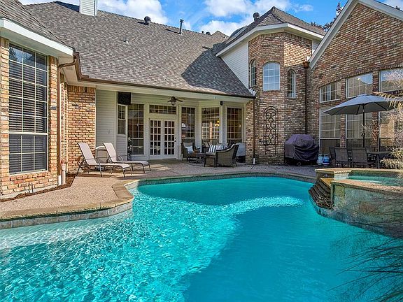 2nd image of 3917 Woodlawn Ln